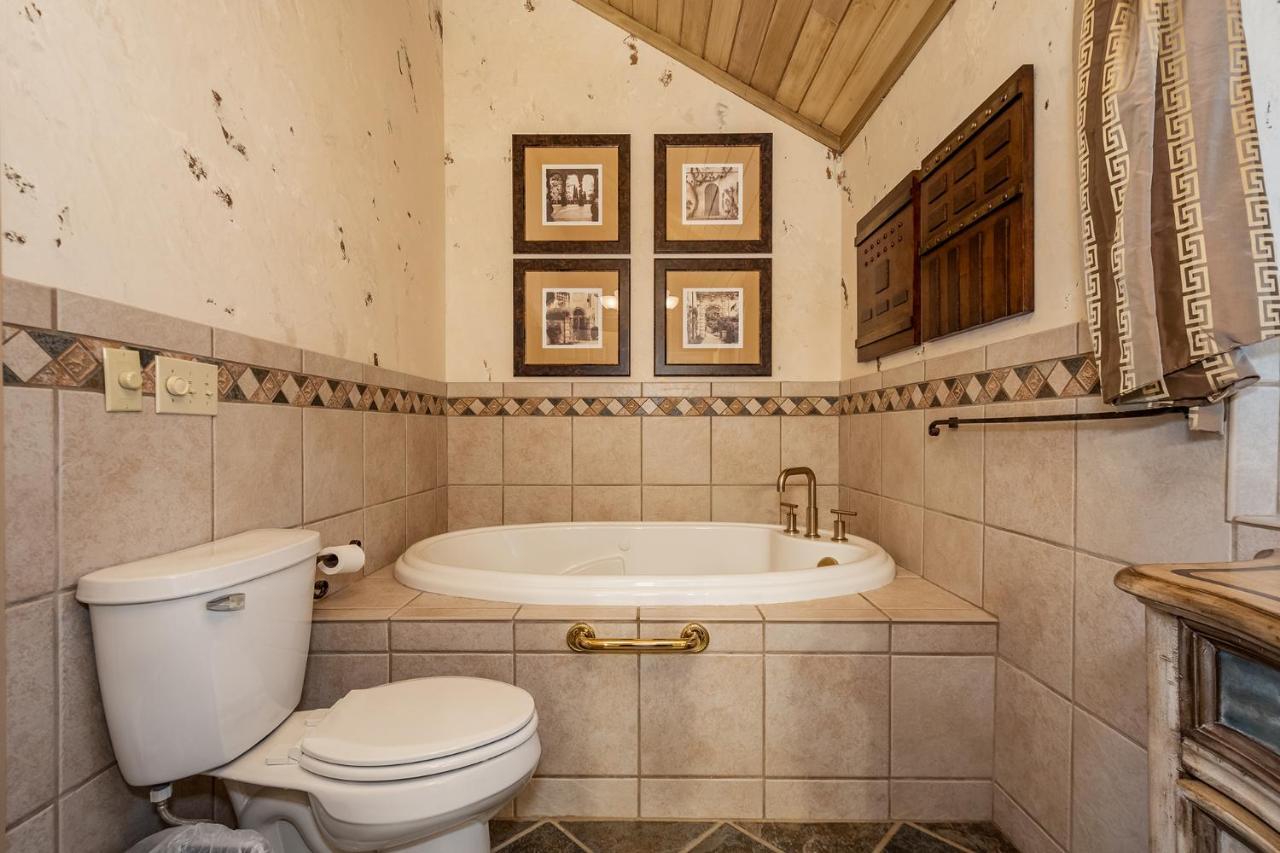 The Rusty Nail Villa McHenry Exterior foto